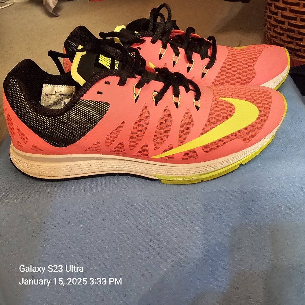 WOMENS NIKE ZOOM ELITE7 SIZE 9.5